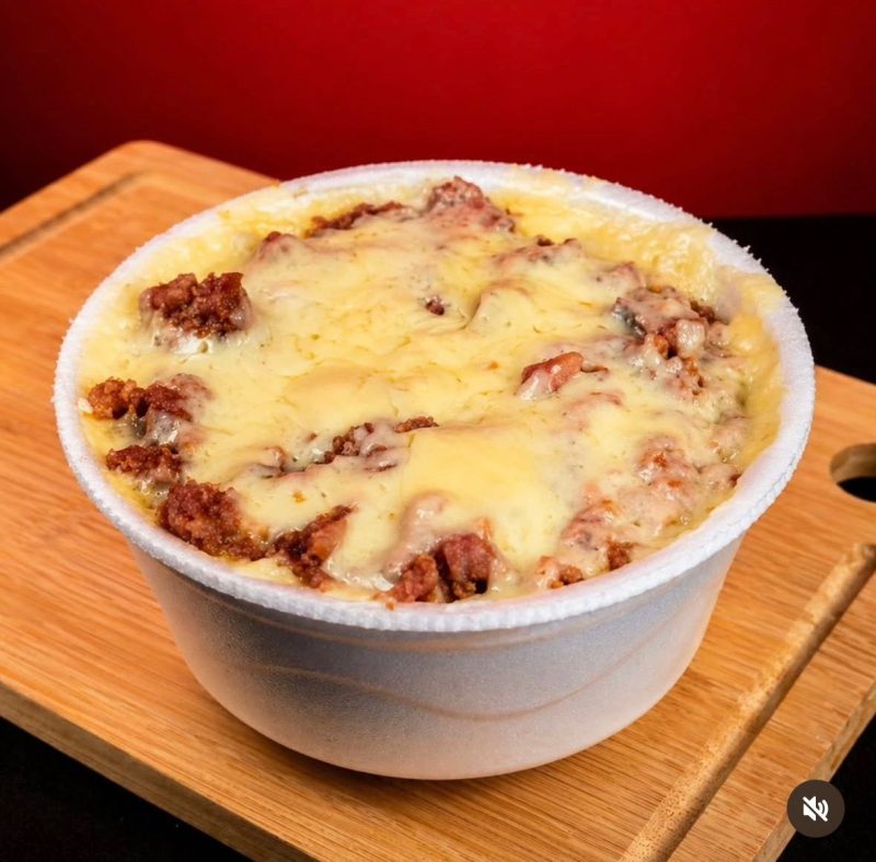 🍚🥔 Marmita Meio a Meio Calabresa com Queijo