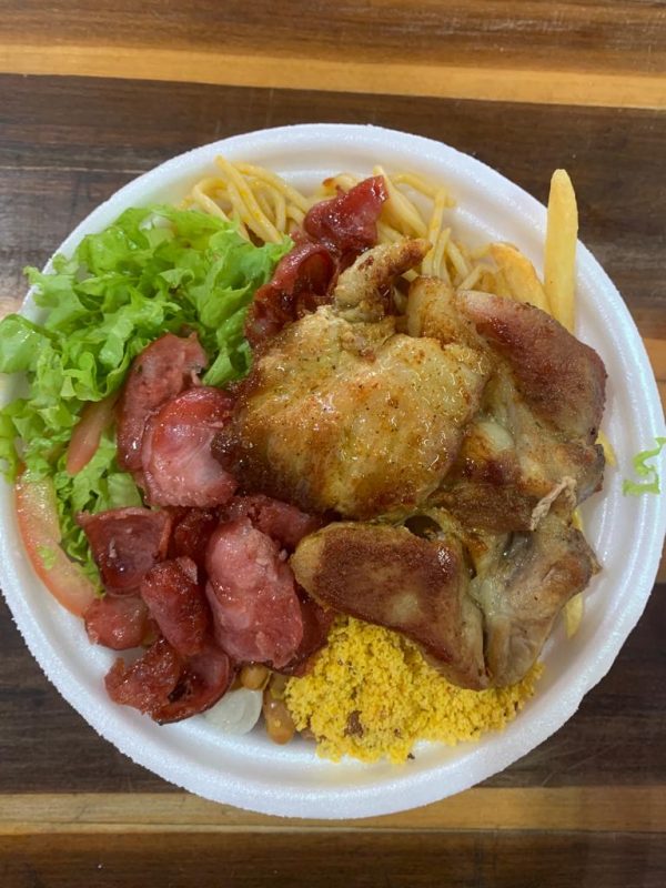 Marmita M - 02 Pedaços de Carne (Arroz, Feijão, Macaarrão, Farofa, Tortinha de legumes)